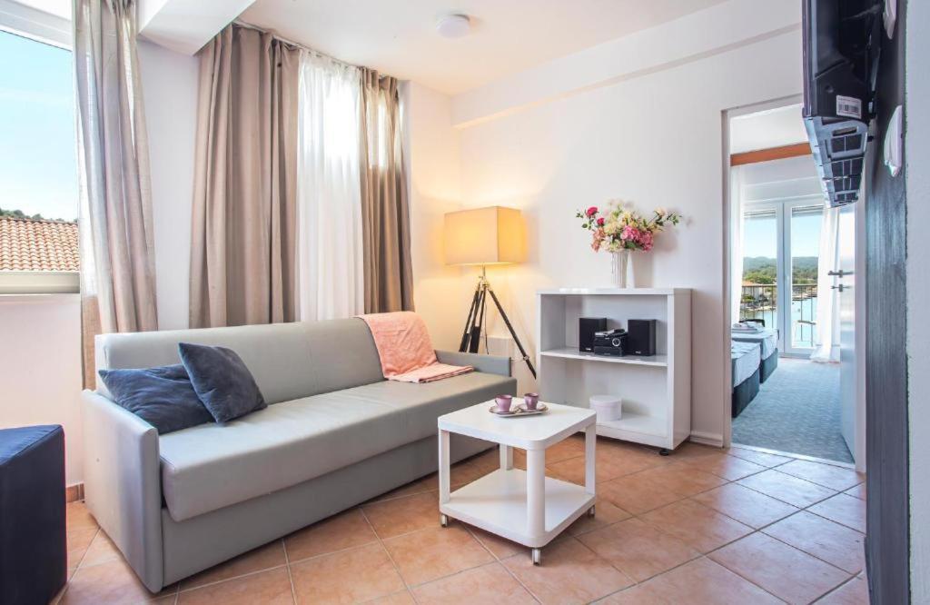 Hotel Lumbarda Dış mekan fotoğraf